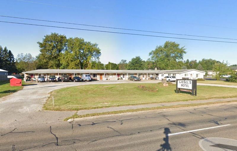 Diesels Motel (Cappys Motel) - 2022 Street View Diesels (newer photo)